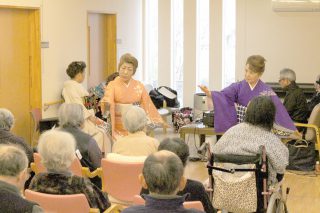 【北のかがやき】北平田カラオケ友の会様、恒扇流うるわし会様による訪問発表会が開催されました！