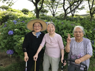 【グループホームライフケア黒森】あじさいドライブ