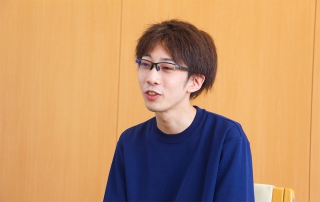 勤続4年目を迎えた職員に再インタビュー「新人育成の業務にも携わっており、身が引き締まる思いです」