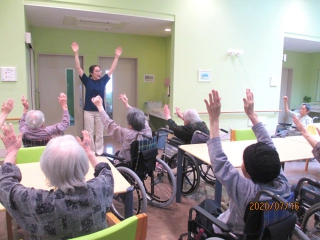 専任の機能訓練指導員を配置いたしました