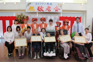 令和２年度の賀詞贈呈式を開催いたしました。サプライズもあり、笑顔いっぱいの式となりました。