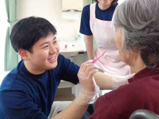 お口の健康で「きれい　おいしい　気持ち良い」