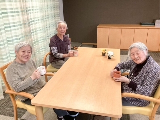 心地よい生活を送るために ～ 認知症ケアの取り組み ～